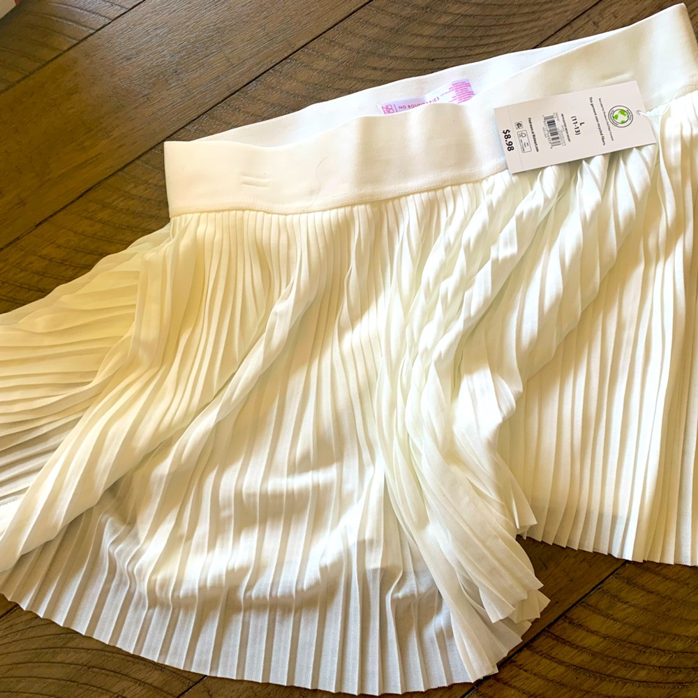 NWT White Pleated Skirt with Shorts